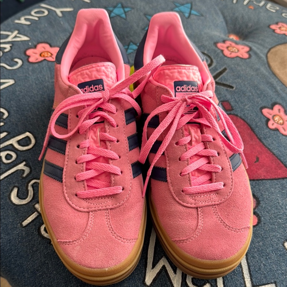 Adidas Pink Sneakers Classic Suede Design